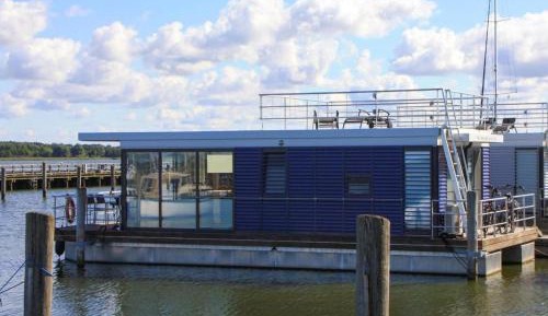 Two-Bedroom House Boat