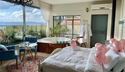 King Room with Mountain View