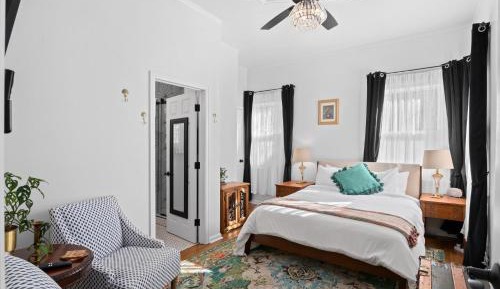 Deluxe Queen Suite