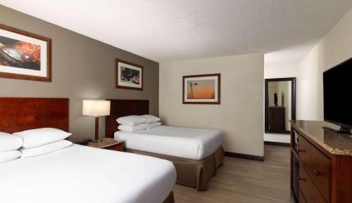 Standard Double Room with Two Double Beds and Courtyard View - Smoking