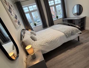 Deluxe One-Bedroom Apartment