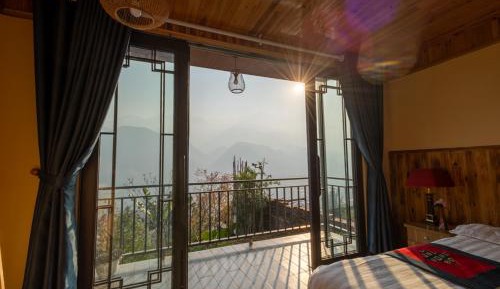 Apartment with Mountain View
