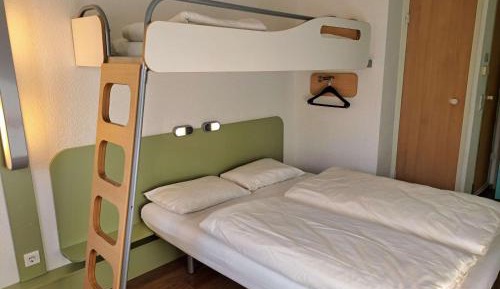 Standard Room with One Double Bed and One Single Bed