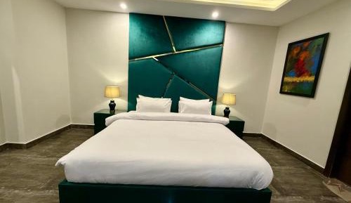 Deluxe One-Bedroom Apartment