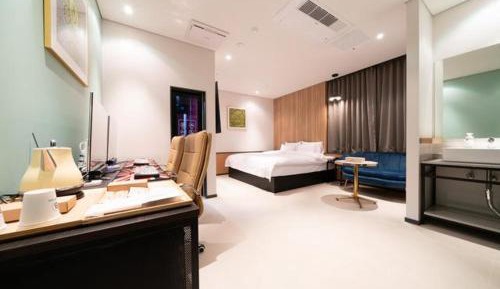 Superior King Suite