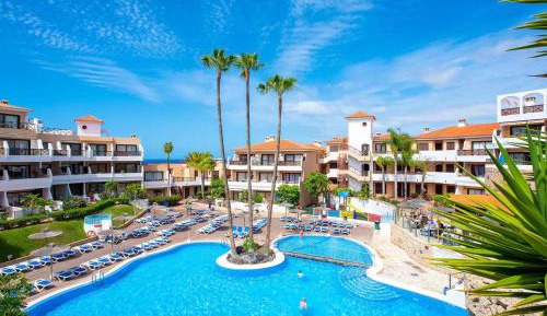 One-Bedroom Apartment with Pool View
