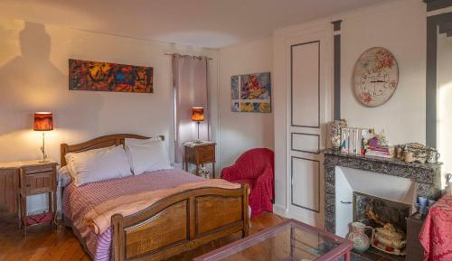 Standard Double Room with Shared Bathroom