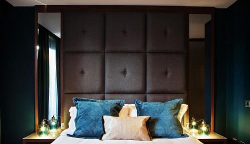 King Room with Roll-In Shower - Disability Access