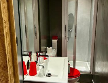 Double Room - Small bathroom 