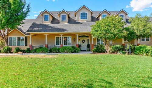 Four-Bedroom Holiday Home