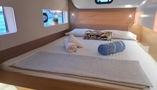 Deluxe Double Room with Side Sea View