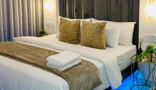Studio Apartment with King Bed