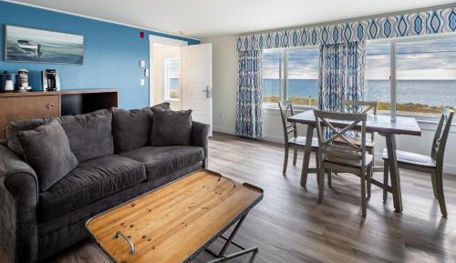 Queen Suite with Sea View - 2nd Floor