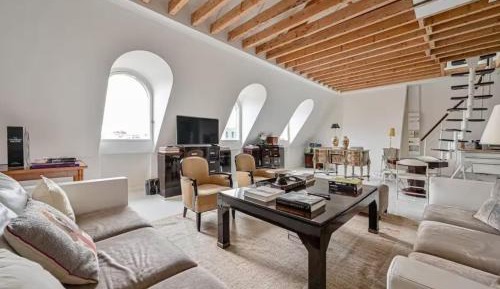 Superior One-Bedroom Apartment