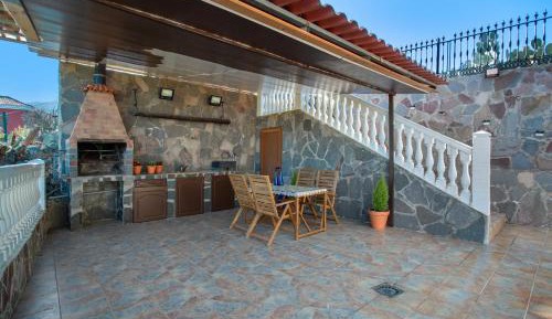 Villa with Garden View