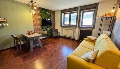 One-Bedroom Apartment with View