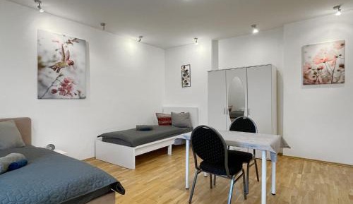 Deluxe Studio
