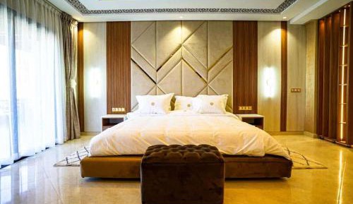 Deluxe King Suite