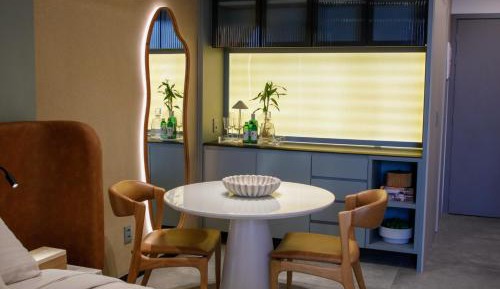 Deluxe One-Bedroom Apartment with Ocean View