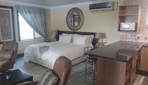 Apartment with Pool View 