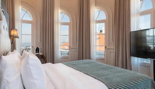 Executive Suite with, 1 King