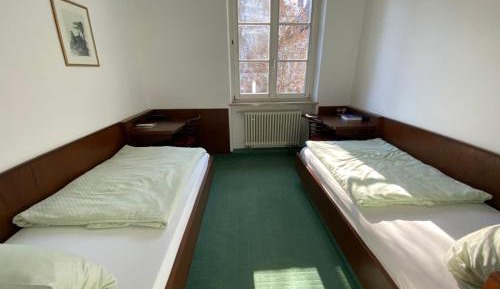 Twin Room with Shower