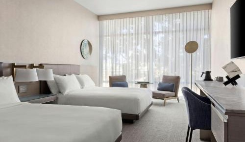 Queen Guest Room with 2 Queen Beds and Courtyard View