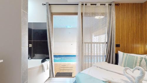 Suite with Hot Tub