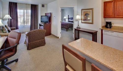 One-Bedroom King Suite - Non-Smoking