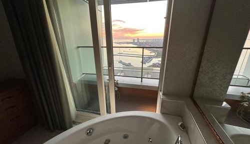 Two-Bedroom Deluxe Apartment with Balcony