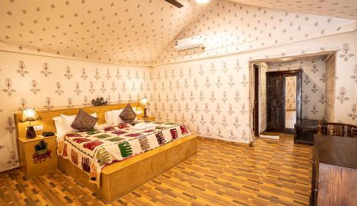 Deluxe Double Room with Shower