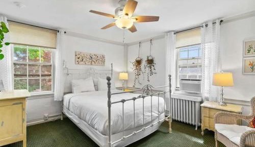 Queen Room