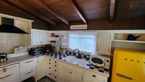 Country Inspired One Bedroom Cottage