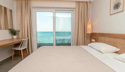 Deluxe Triple Room with Sea View
