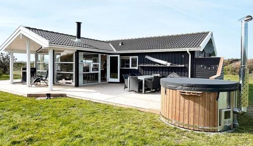 Three-Bedroom Holiday Home 