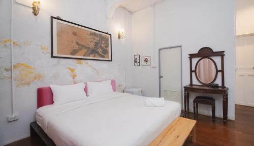 Studio with Balcony