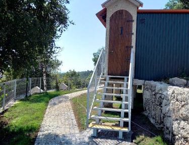 Apartment with Mountain View