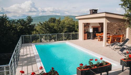 Villa with Swimming Pool