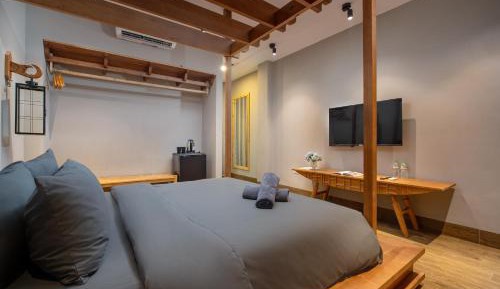 Standard Queen Room