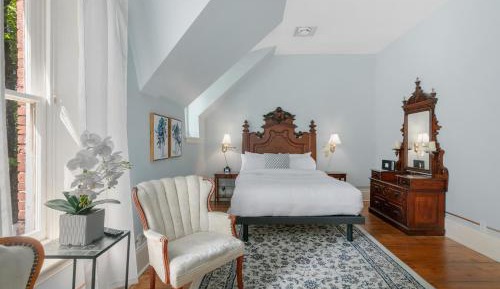 Queen Room