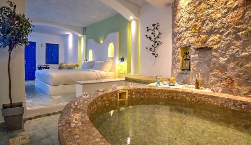 Honeymoon Suite with Spa Bath and Caldera View