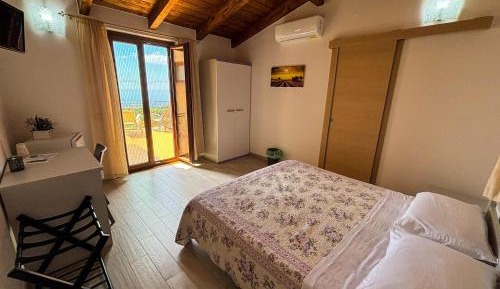 Double Room with Balcony and Sea View