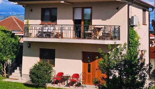 Apartment with Garden View