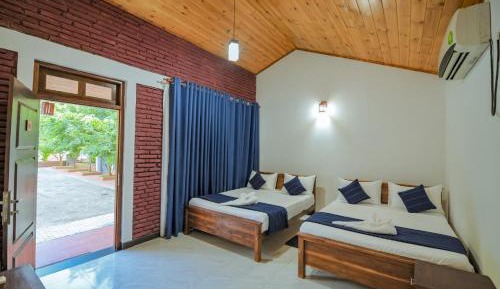 Deluxe Family Room