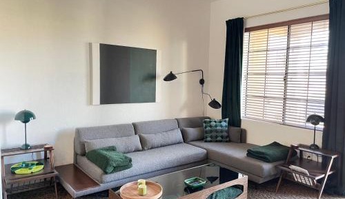 Apartment with Mountain View