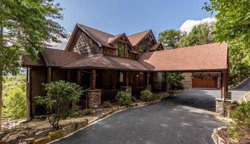 Five-Bedroom Holiday Home