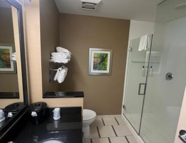 Queen Room with Two Queen Beds and Adapted Tub - Mobility Accessible