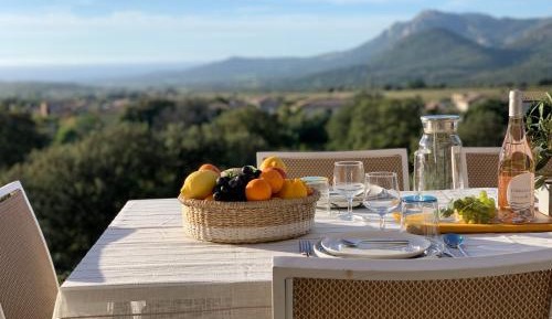 Three-Bedroom Apartment with Balcony