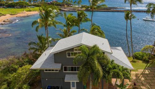 Three-Bedroom Holiday Home 