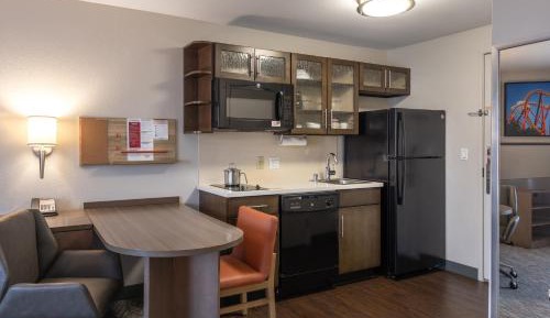 Queen Studio Suite - Mobility Access Roll in Shower/Non-Smoking